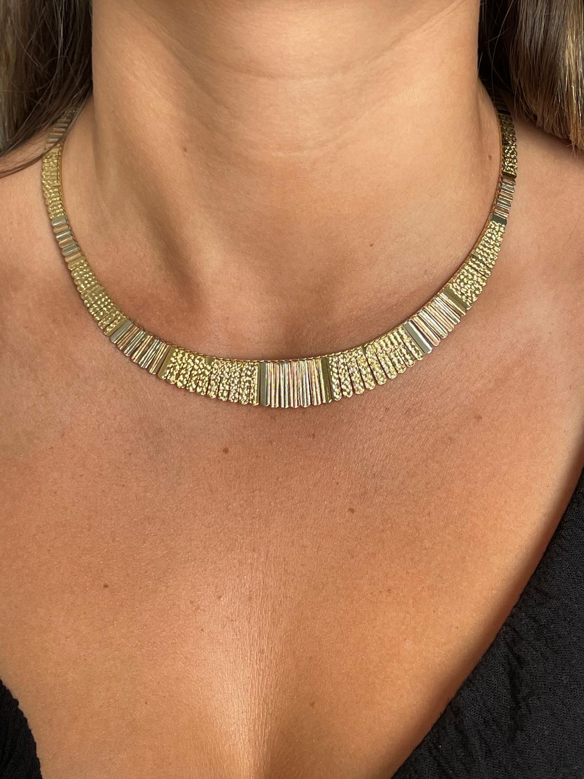 Guy Laroche Colliers Métal Doré ref.435252 - Joli Closet Guy Laroche Colliers Métal Doré ref.435252 - Joli Closet