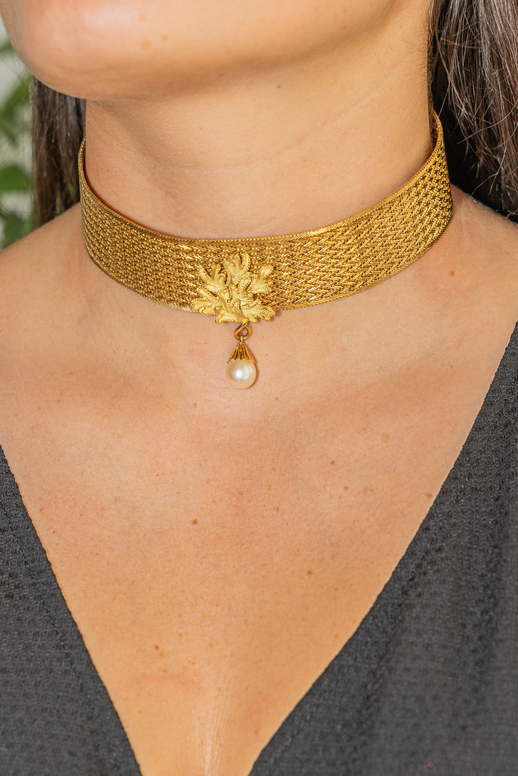 Collier ras de cou de perles de culture avec une sphère centrale Collier ras de cou de perles de culture avec une sphère centrale