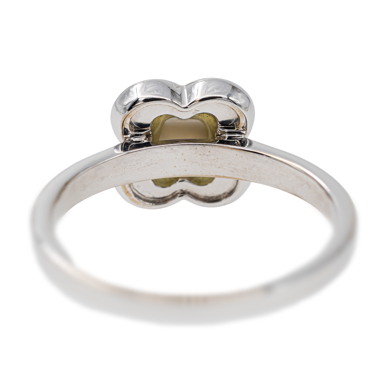 Bague Mauboussin Trèfle de toi nacre diamants or blanc Rivluxe